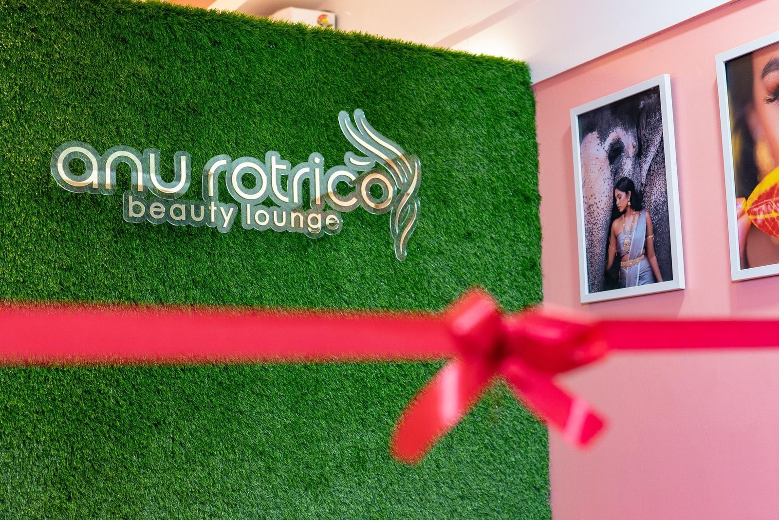 Bridal Makeup Artist vs Salon: Which Is Better for Your Wedding?