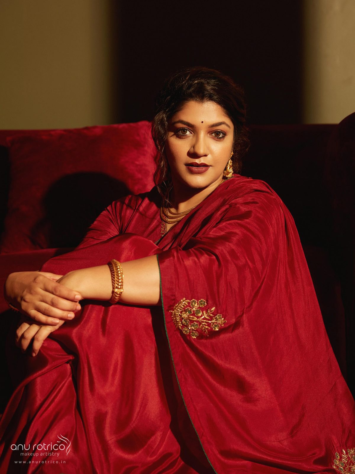Celebrity makeup artist Anu Rotrico at work, Chennai
